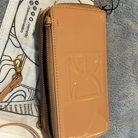 Cloe cross body patent bag with strap and many compartments NWT - Picture 1 of 6